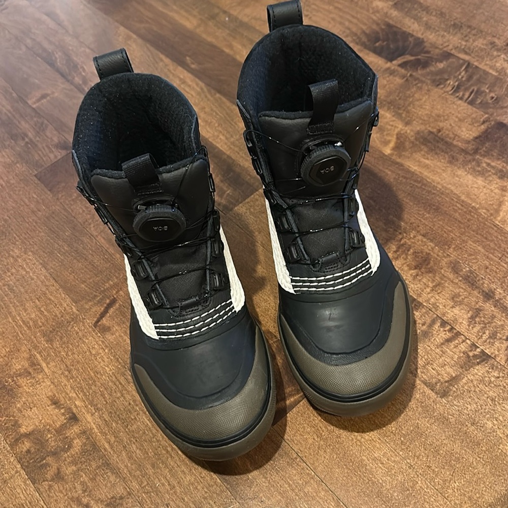 Vans Off the Wall Snow boots